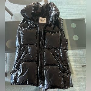 SAM. Vest